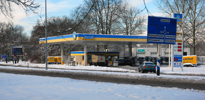 801353 Gezicht op het benzinestation PicoBello (Biltse Rading 100) te Utrecht, tijdens winterse omstandigheden.